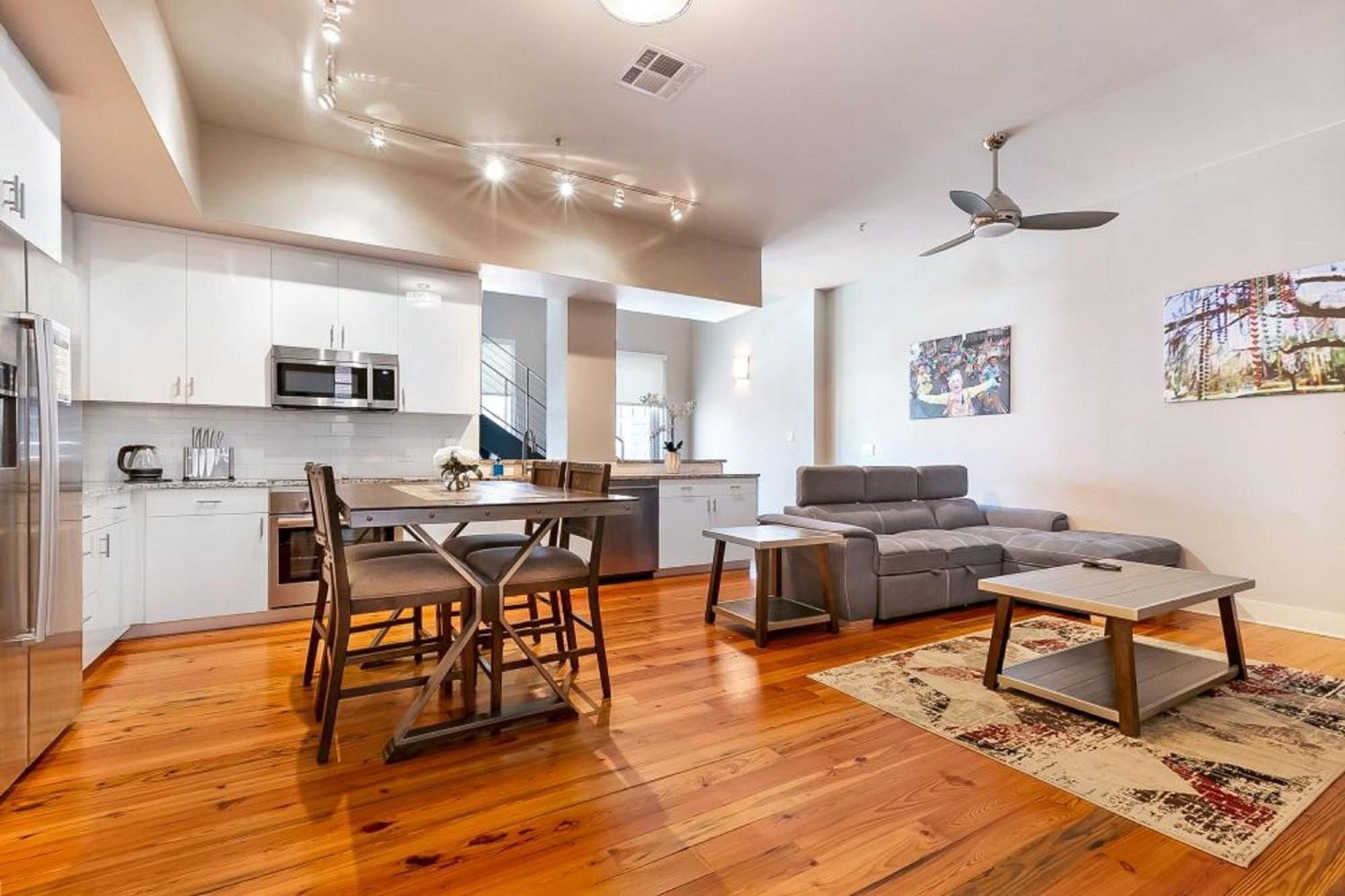 Upscale Condos And Penthouses Close To Canal And Bourbon St New Orleans Exterior foto